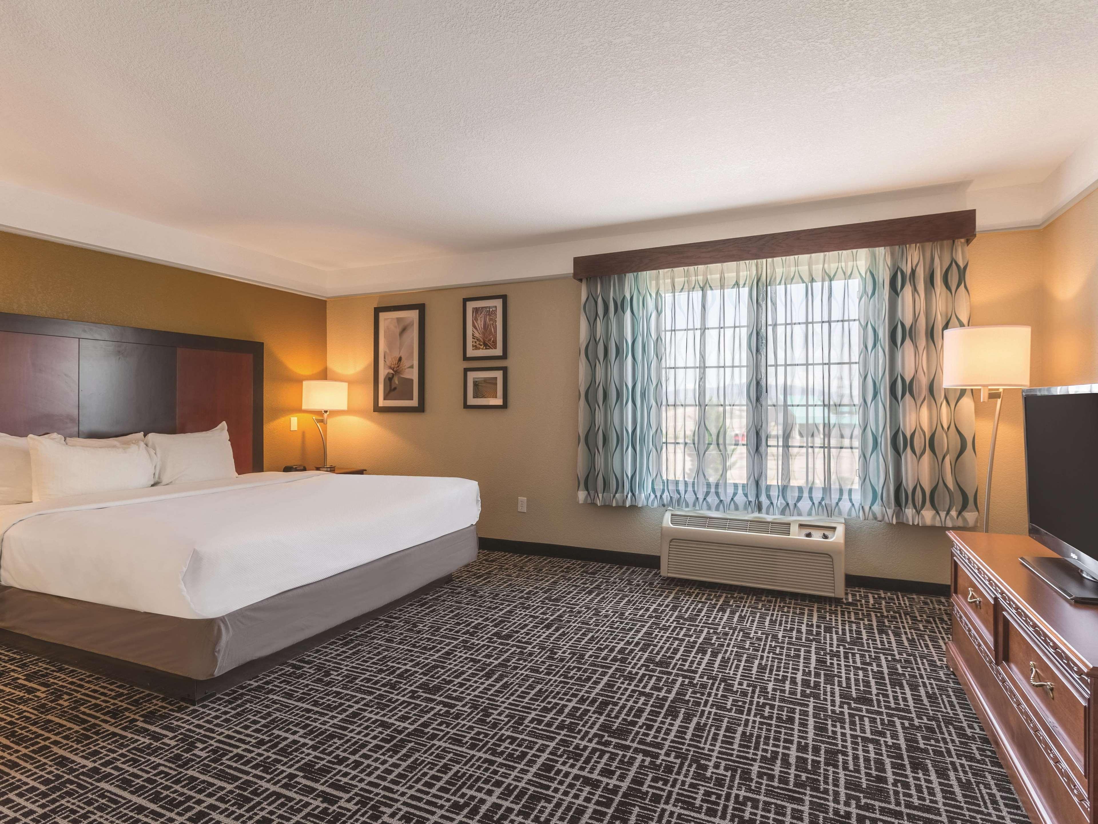 La Quinta By Wyndham Deming Hotel Exterior photo