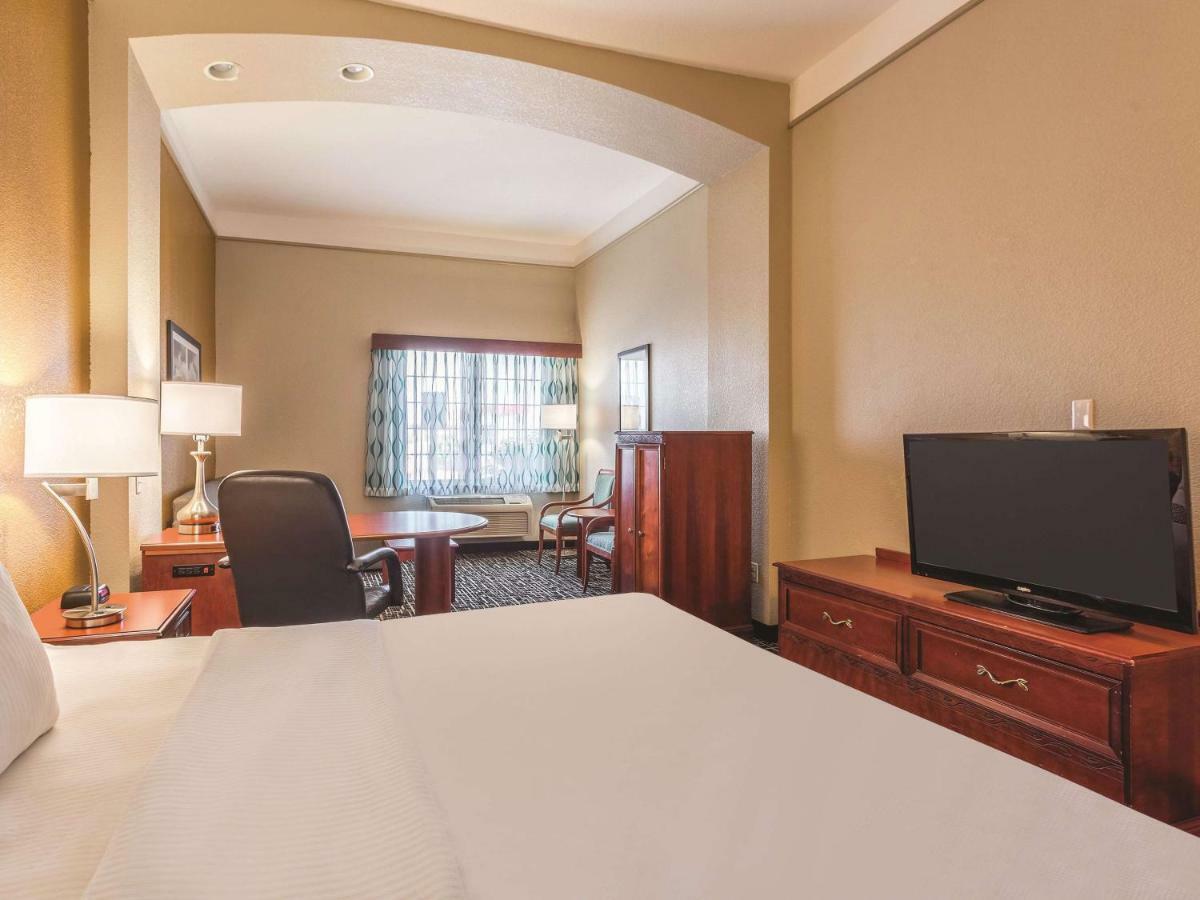 La Quinta By Wyndham Deming Hotel Exterior photo